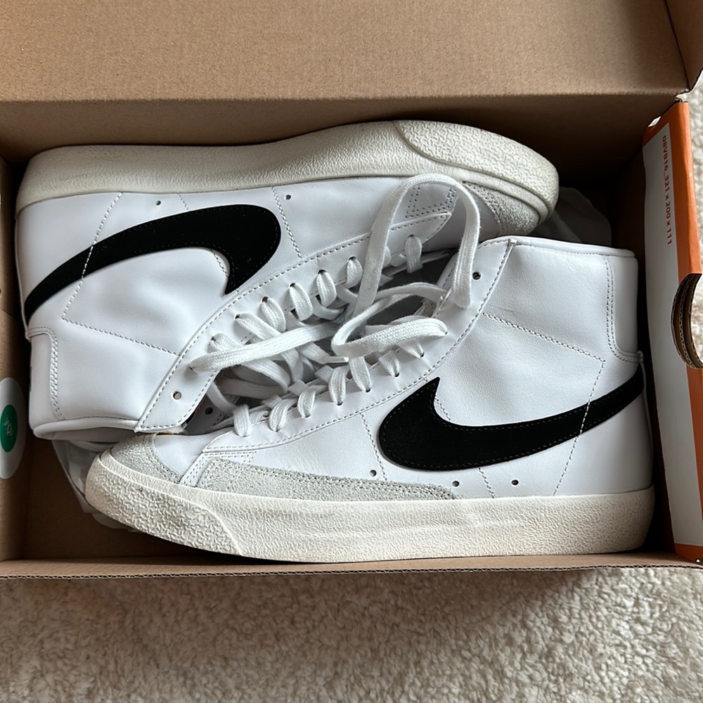 Women’s Nike Blazer Mid ‘77 - Picture 2 of 13